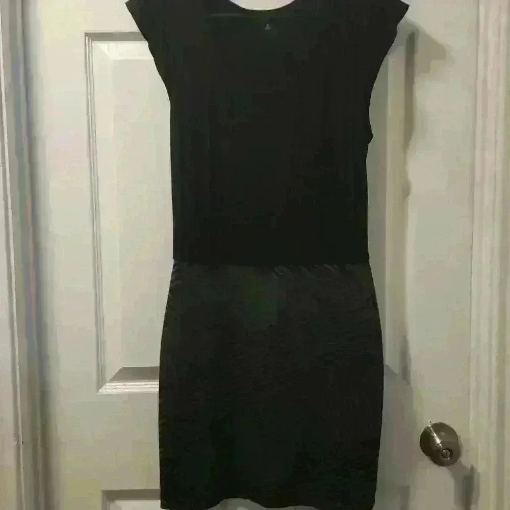 Women's casual dress. Sz med.